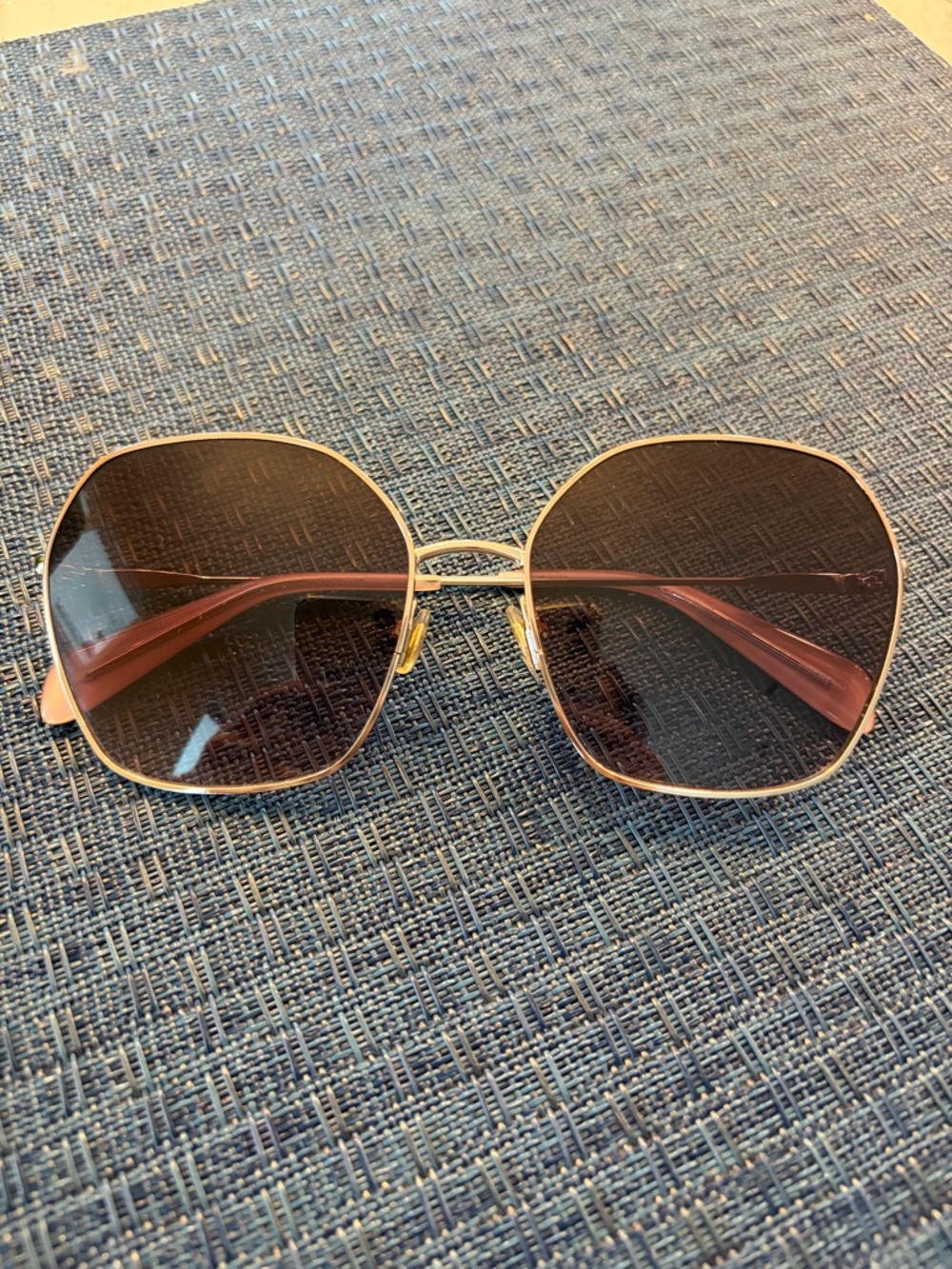 Kate Spade gold rimmed sunglasses with case - Picture 6 of 16